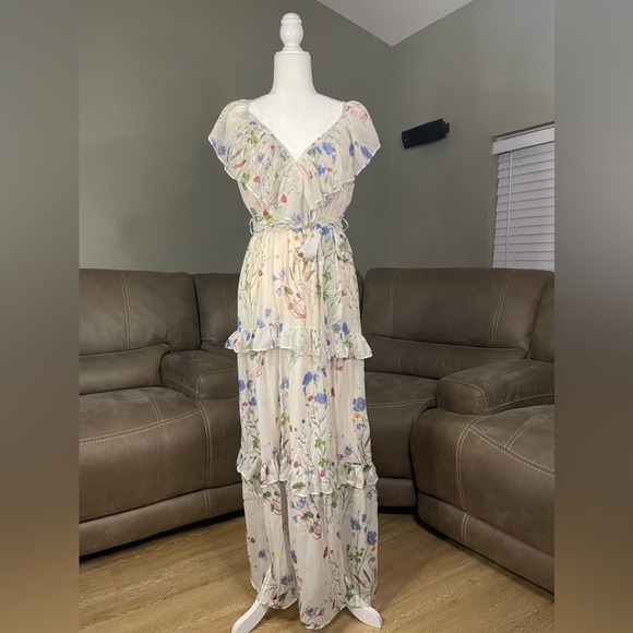 🪻SWEET🌸Never Worn Vici Dena Floral Ruffled Tiered Maxi Dress Sz M Medium - Picture 7 of 15